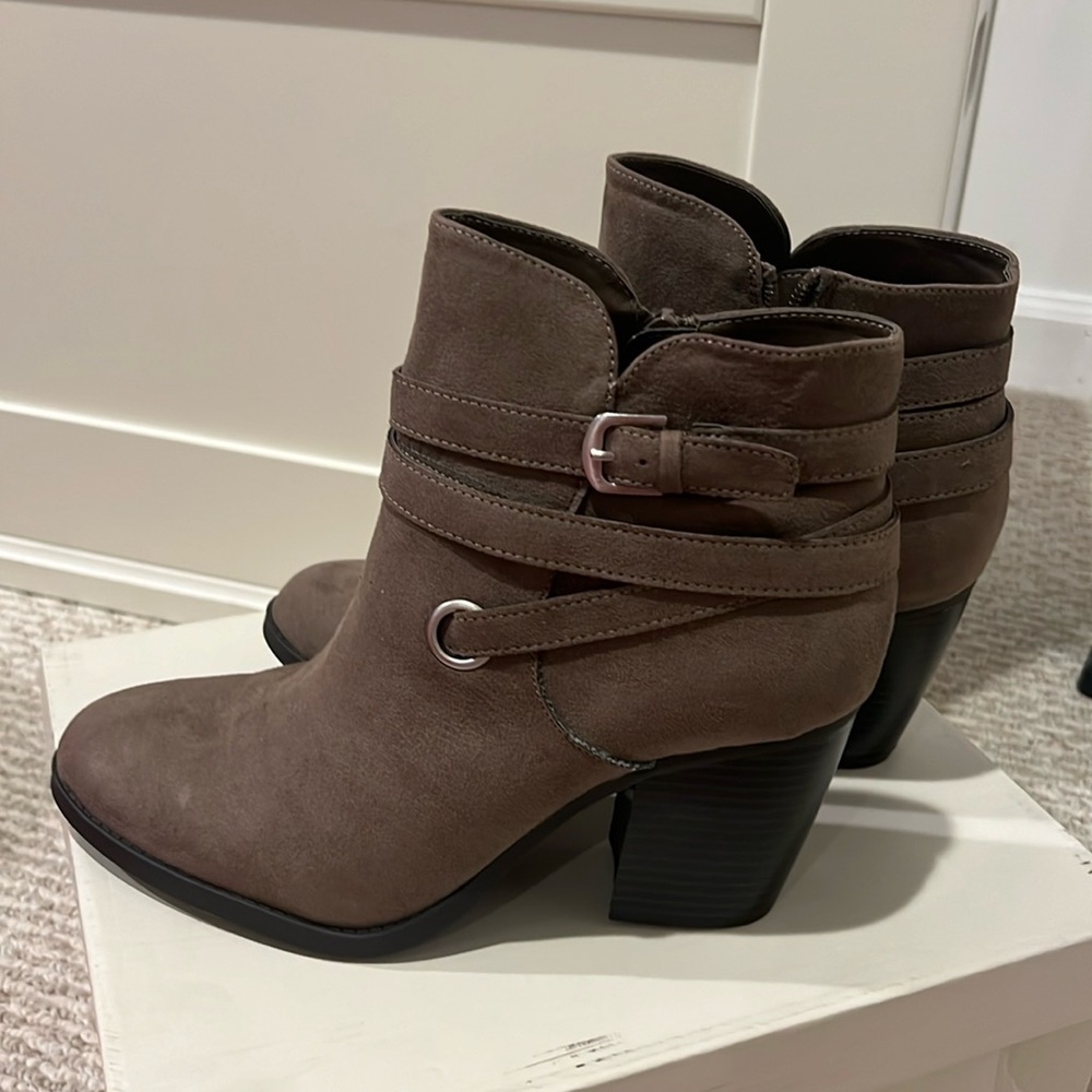 Style & co ankle booty Kodiak color